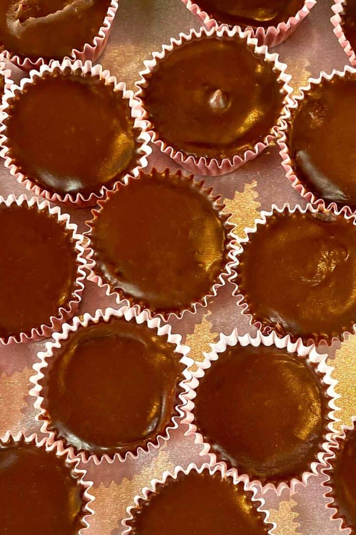 Finished baby chocolate flourless cakes on a serving platter.